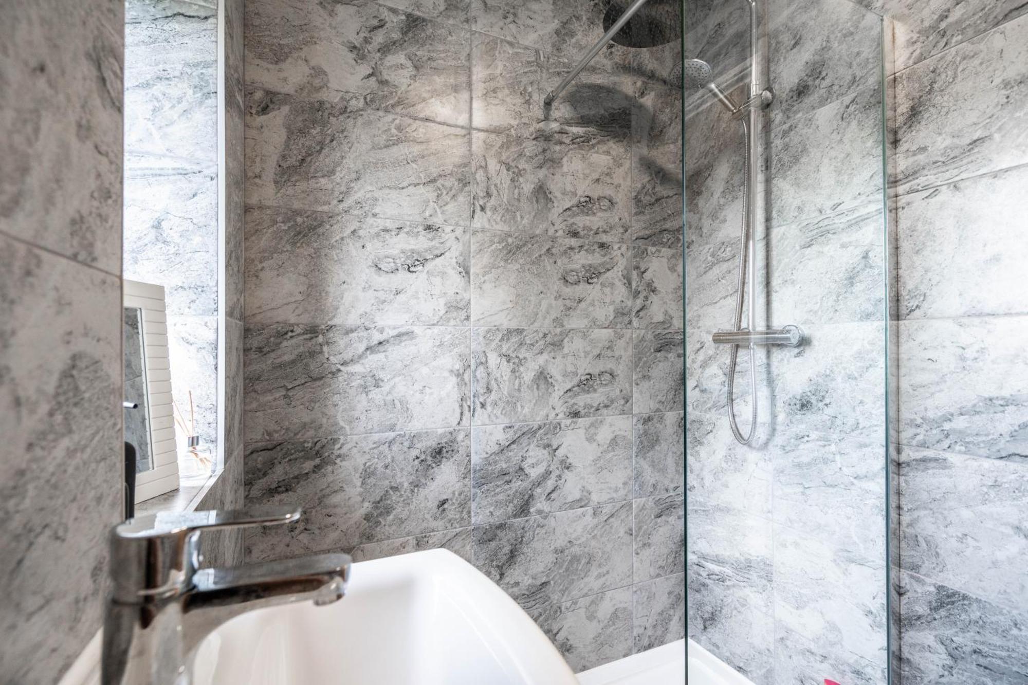 Villa Shawe House - 10 Minute Mcr Airport - Free Parking Wythenshawe Zimmer foto